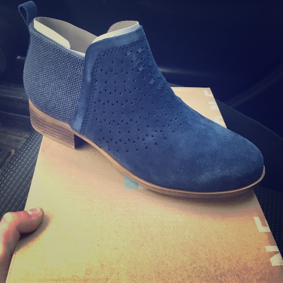 lady gena round toe pump